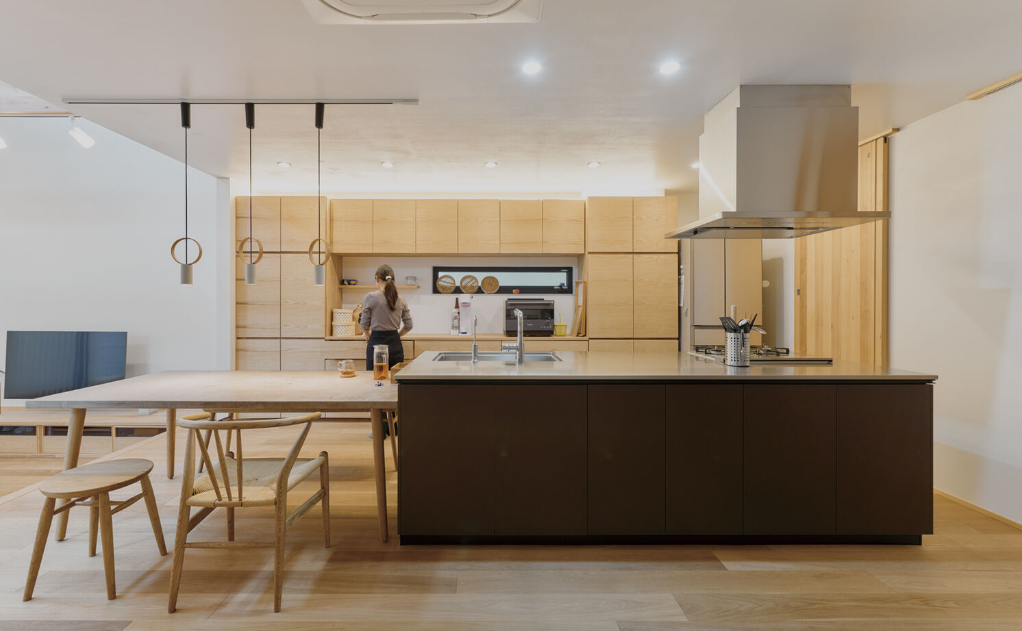 大政建築 【愛知県/和モダン/自然素材】住宅地で素材感と開放感を楽しむ、無垢材や漆喰の質感が際立つ和モダンな家の建築実例画像2