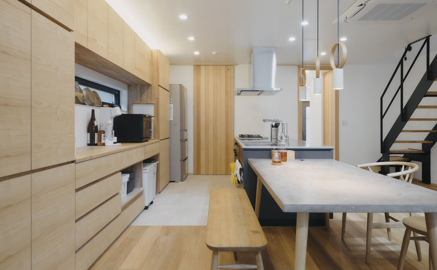 大政建築 【愛知県/和モダン/自然素材】住宅地で素材感と開放感を楽しむ、無垢材や漆喰の質感が際立つ和モダンな家の建築実例画像9