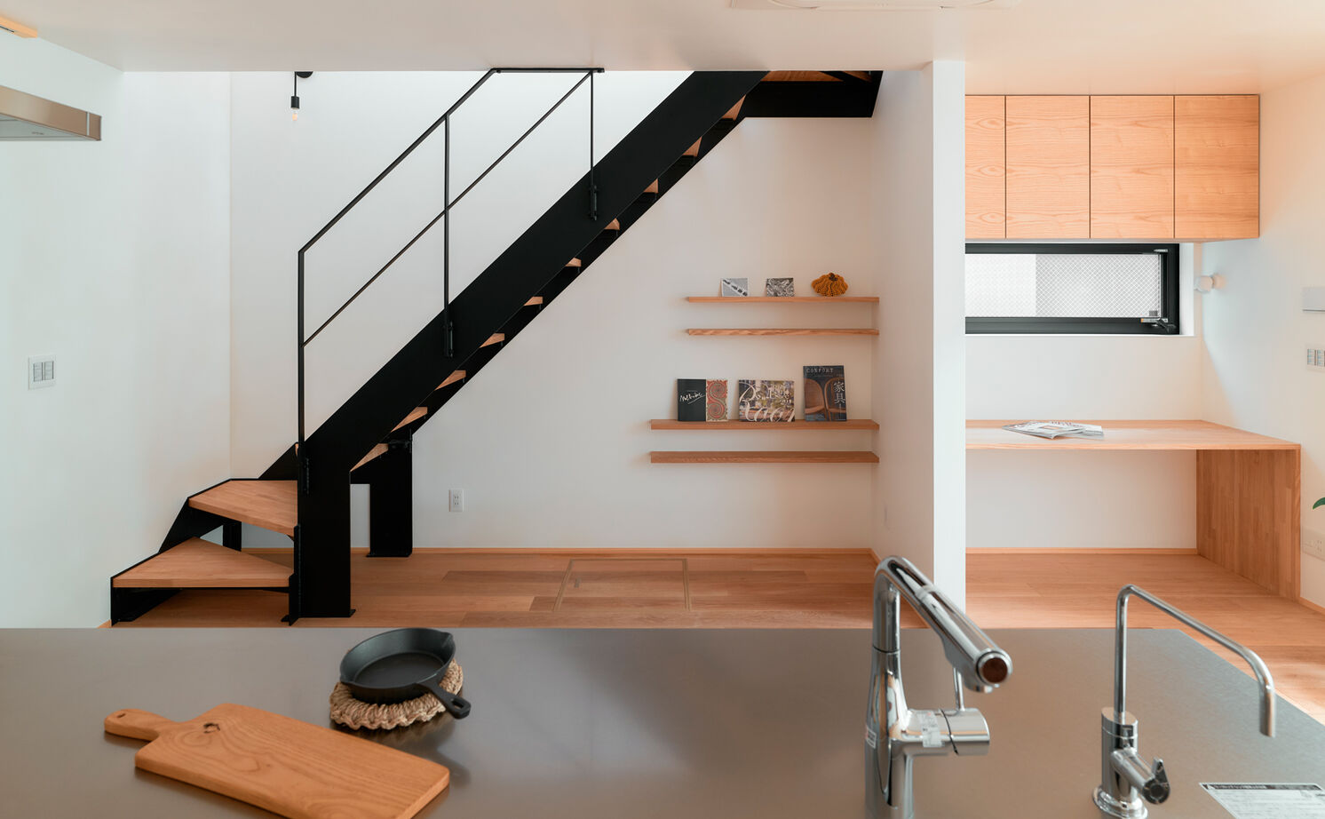 大政建築 【愛知県/和モダン/自然素材】住宅地で素材感と開放感を楽しむ、無垢材や漆喰の質感が際立つ和モダンな家の建築実例画像10