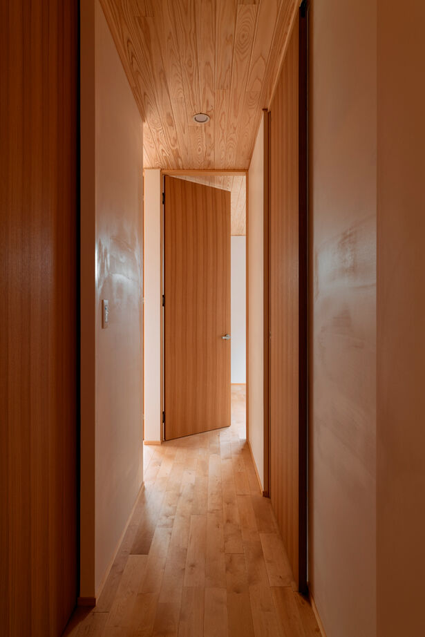 大政建築 【愛知県/和モダン/自然素材】住宅地で素材感と開放感を楽しむ、無垢材や漆喰の質感が際立つ和モダンな家の建築実例画像15