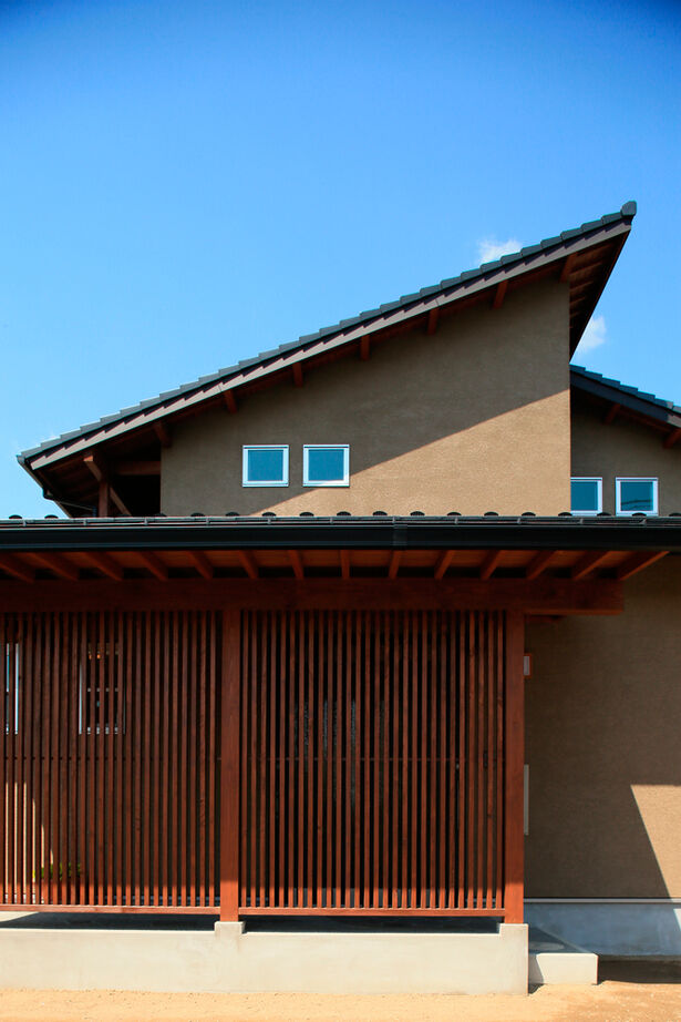 大政建築 【岐阜市｜和モダン｜暮らしやすい間取り】旧宅の思い出を残して。風情ある格子や石畳が印象的な家の建築実例画像1