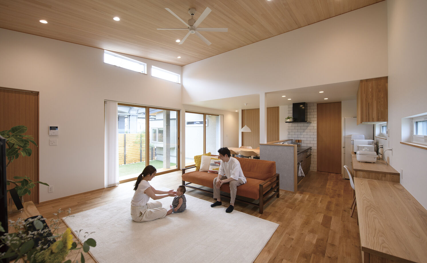 大政建築 【2000万円台/平屋/コの字型の間取り】外からの目を気にせずのびのび過ごせる中庭が開放感を届ける平屋建ての建築実例画像2