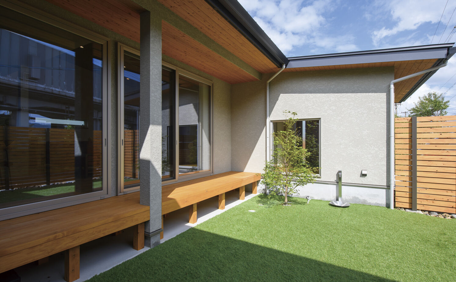 大政建築 【2000万円台/平屋/コの字型の間取り】外からの目を気にせずのびのび過ごせる中庭が開放感を届ける平屋建ての建築実例画像8