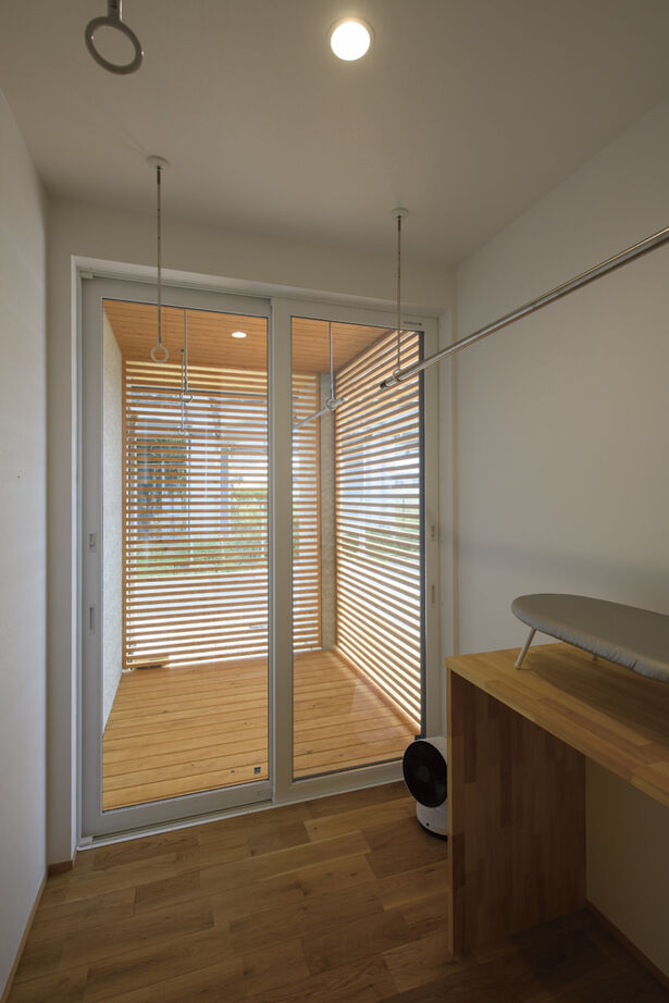 大政建築 【2000万円台/平屋/コの字型の間取り】外からの目を気にせずのびのび過ごせる中庭が開放感を届ける平屋建ての建築実例画像12