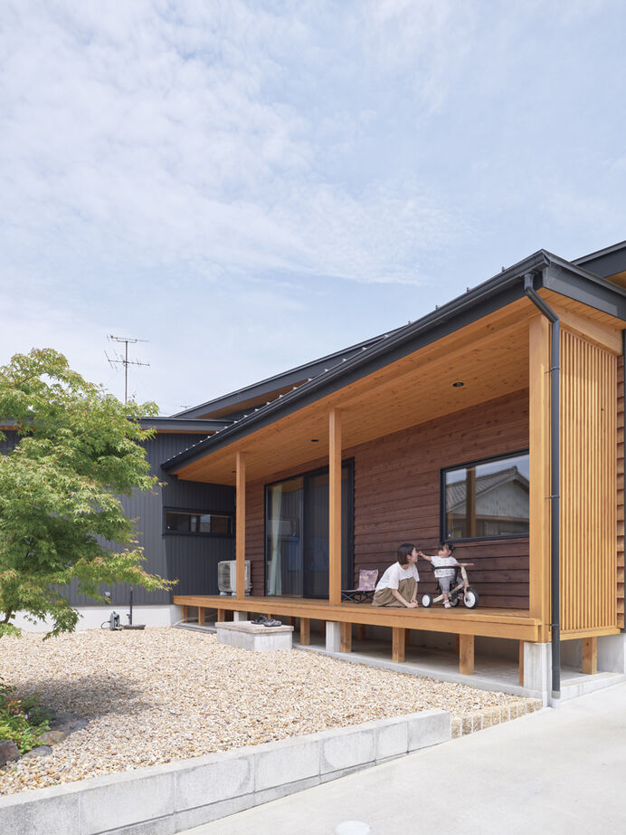 大政建築 【平屋/2000万円台/和モダン/間取り図】ウッドデッキとつながる開放的なLDK。家族時間を楽しむ平屋の住まいの建築実例画像1