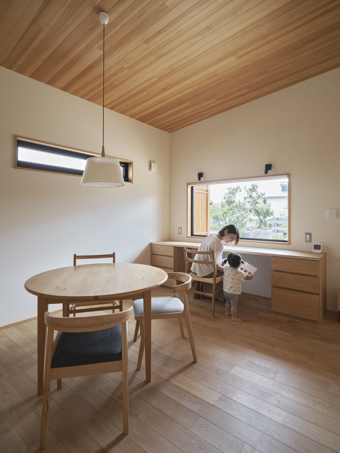 大政建築 【平屋/2000万円台/和モダン/間取り図】ウッドデッキとつながる開放的なLDK。家族時間を楽しむ平屋の住まいの建築実例画像3