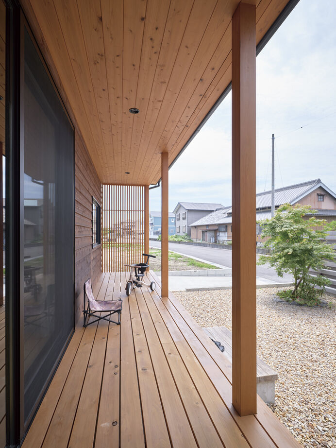 大政建築 【平屋/2000万円台/和モダン/間取り図】ウッドデッキとつながる開放的なLDK。家族時間を楽しむ平屋の住まいの建築実例画像7