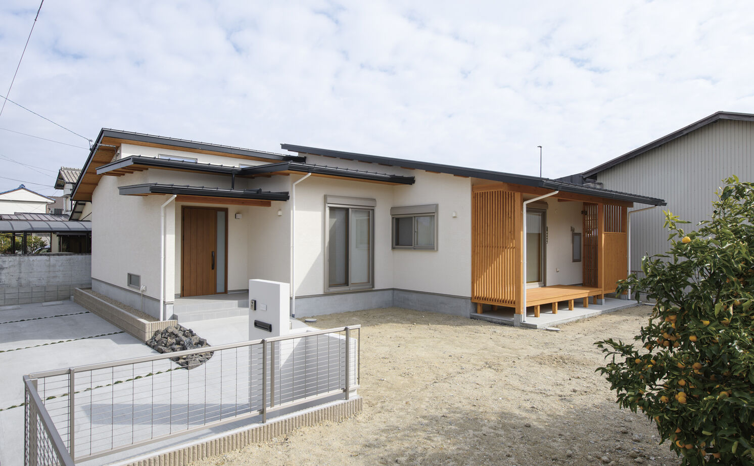 大政建築 【三重/2000万円台/平屋/和モダン/30坪台】木の温もりと職人の手仕事が活きた、アトリエのある平屋の住まいの建築実例画像1