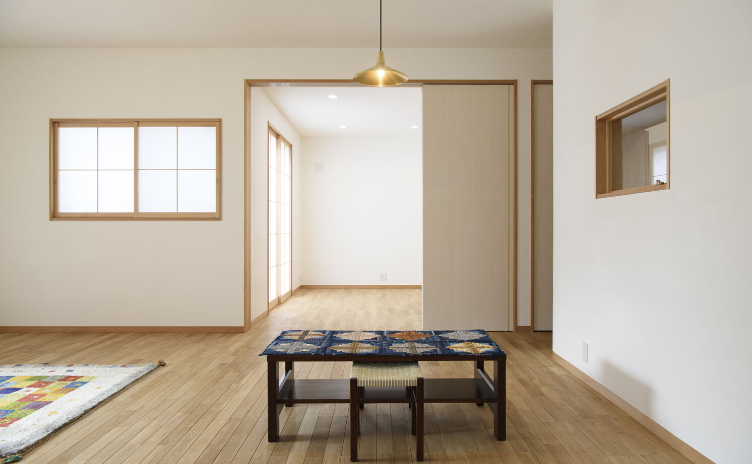 大政建築 【三重/2000万円台/平屋/和モダン/30坪台】木の温もりと職人の手仕事が活きた、アトリエのある平屋の住まいの建築実例画像4