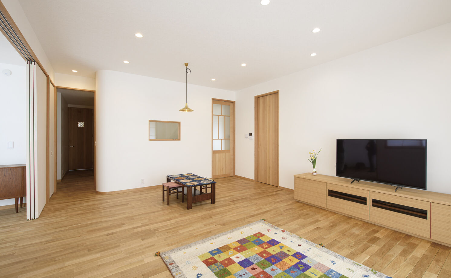 大政建築 【三重/2000万円台/平屋/和モダン/30坪台】木の温もりと職人の手仕事が活きた、アトリエのある平屋の住まいの建築実例画像7