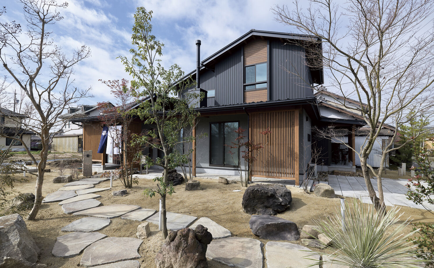 大政建築 【愛知県/3000万円台/薪ストーブ/間取図有】旅館のような非日常感を楽しむ、木や土の素材感が活きた住まいの建築実例画像1