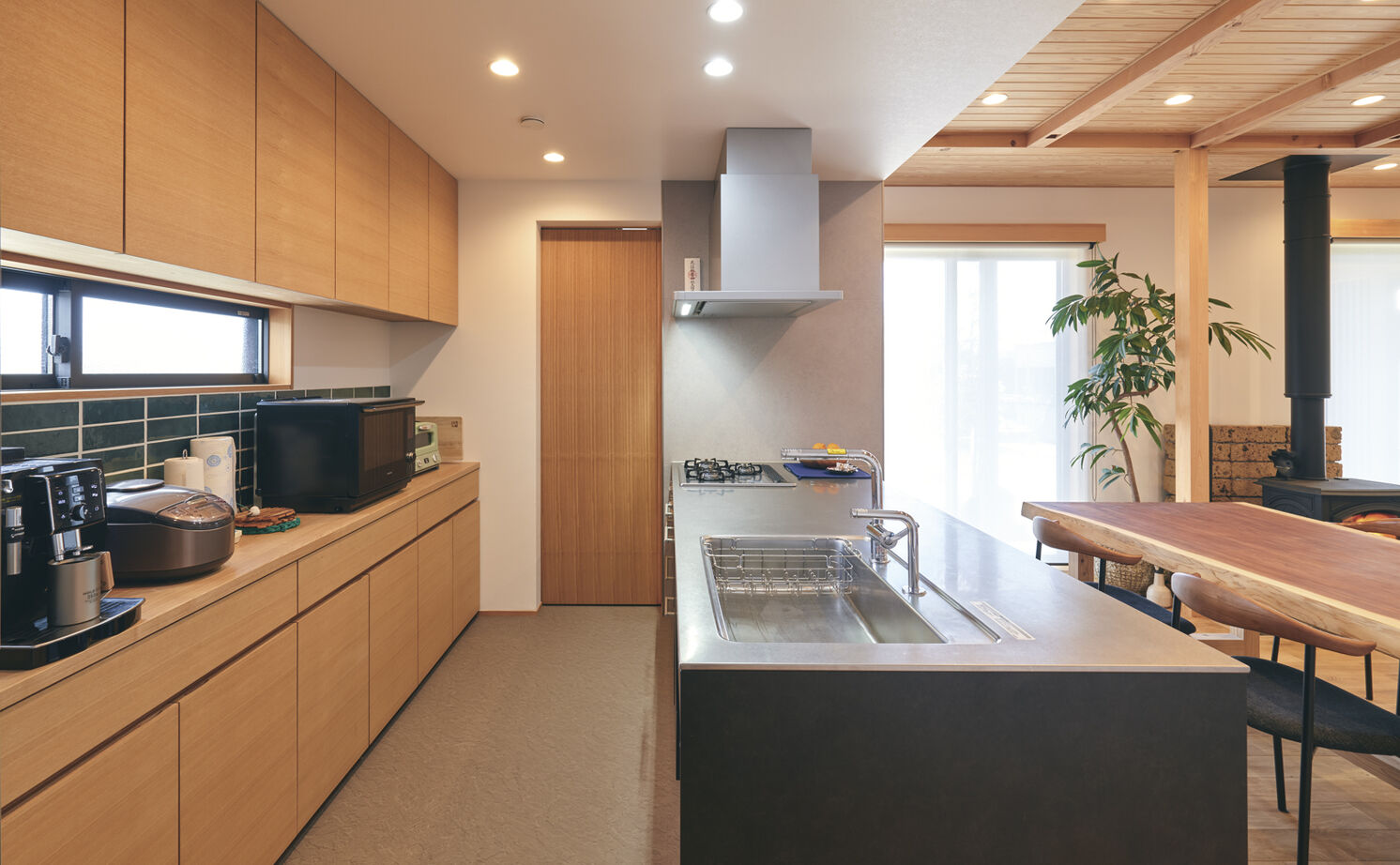 大政建築 【愛知県/3000万円台/薪ストーブ/間取図有】旅館のような非日常感を楽しむ、木や土の素材感が活きた住まいの建築実例画像6