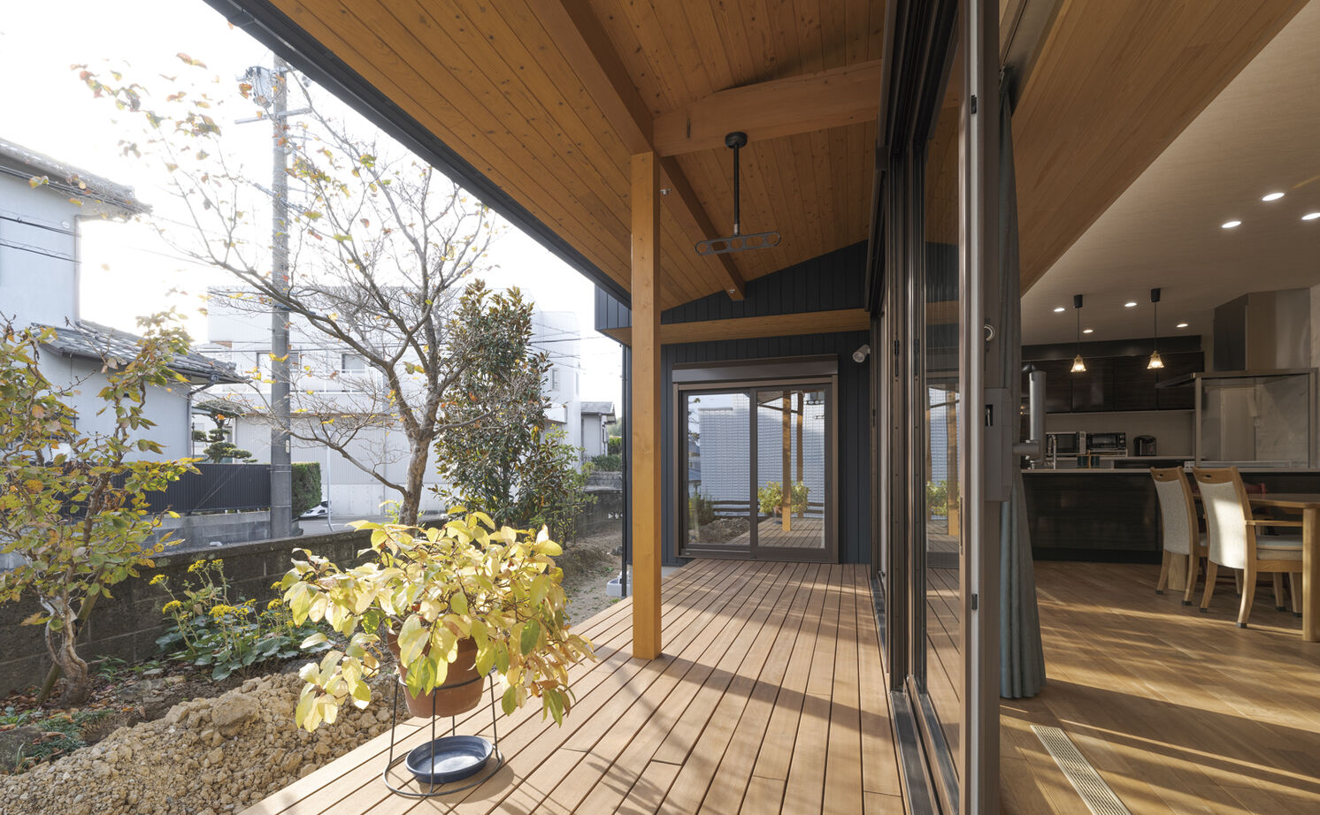 大政建築 【愛知県/3000万円台/和モダン/間取図有】深い軒と格子が和の趣を演出。高気密・高断熱も叶えた心地よい家の建築実例画像1