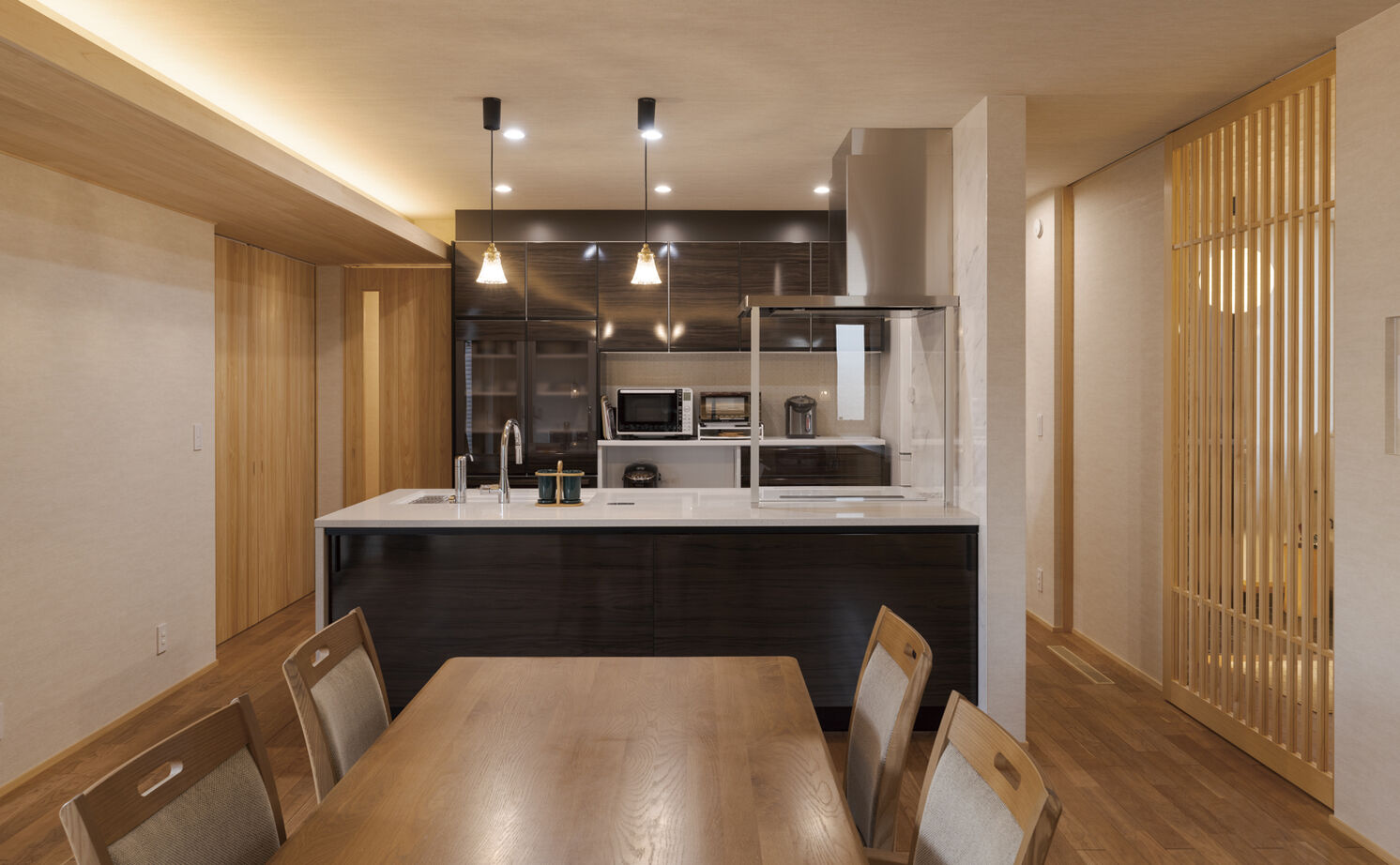 大政建築 【愛知県/3000万円台/和モダン/間取図有】深い軒と格子が和の趣を演出。高気密・高断熱も叶えた心地よい家の建築実例画像5