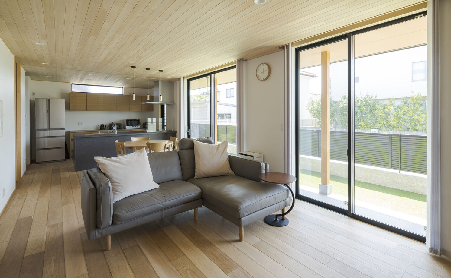 大政建築 【愛知県/2000万円台/和モダン/間取図有】深い軒が風格を演出。造作建具や窓の高さをそろえた美しい住空間の建築実例画像2