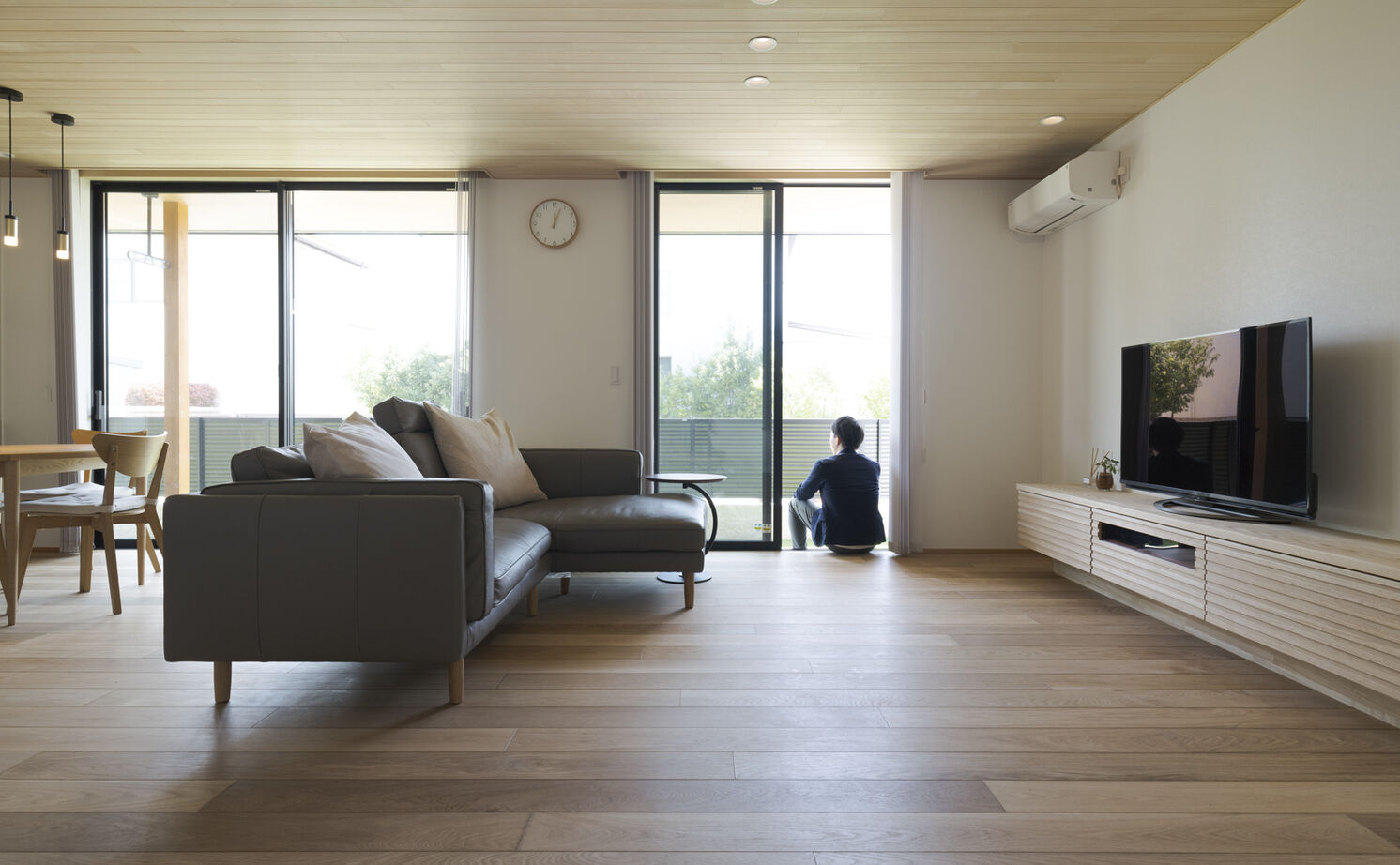 大政建築 【愛知県/2000万円台/和モダン/間取図有】深い軒が風格を演出。造作建具や窓の高さをそろえた美しい住空間の建築実例画像3