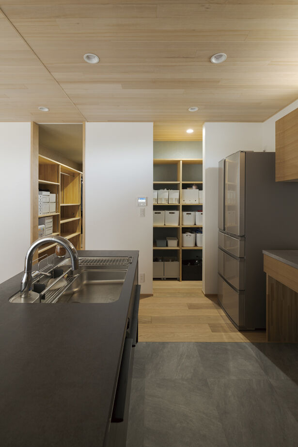 大政建築 【愛知県/2000万円台/和モダン/間取図有】深い軒が風格を演出。造作建具や窓の高さをそろえた美しい住空間の建築実例画像5