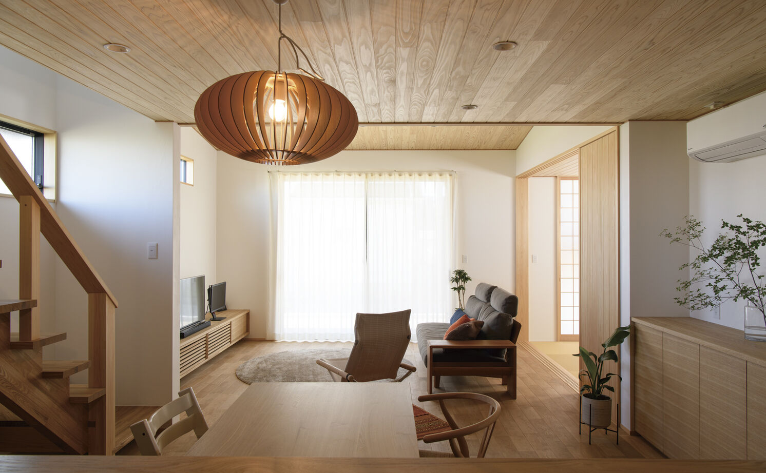 大政建築 【岐阜県/2000万円台/自然素材/間取図有】木や漆喰の質感が活きた住空間。快適な家事動線も実現の建築実例画像3