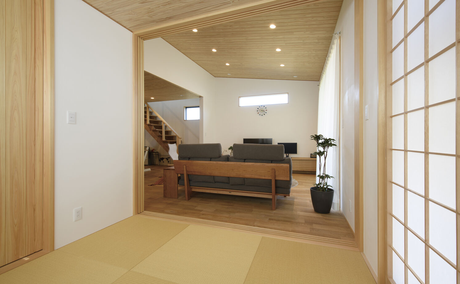 大政建築 【岐阜県/2000万円台/自然素材/間取図有】木や漆喰の質感が活きた住空間。快適な家事動線も実現の建築実例画像6