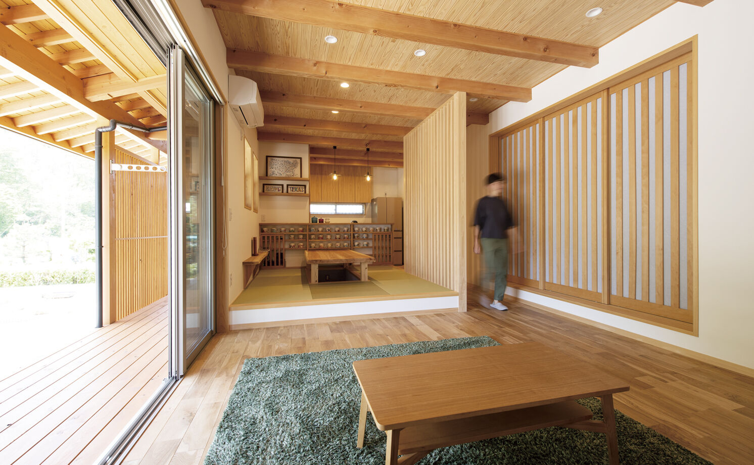 大政建築 【岐阜県/2000万円台/和モダン/間取図有】縁側をアウトドアリビングに。木の素材感と和の趣あふれる家の建築実例画像2