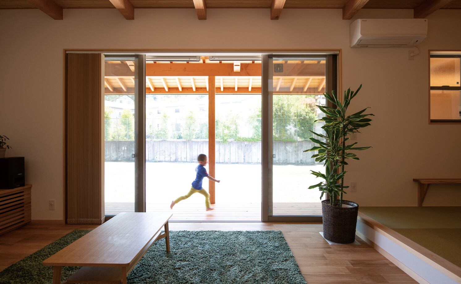 大政建築 【岐阜県/2000万円台/和モダン/間取図有】縁側をアウトドアリビングに。木の素材感と和の趣あふれる家の建築実例画像4