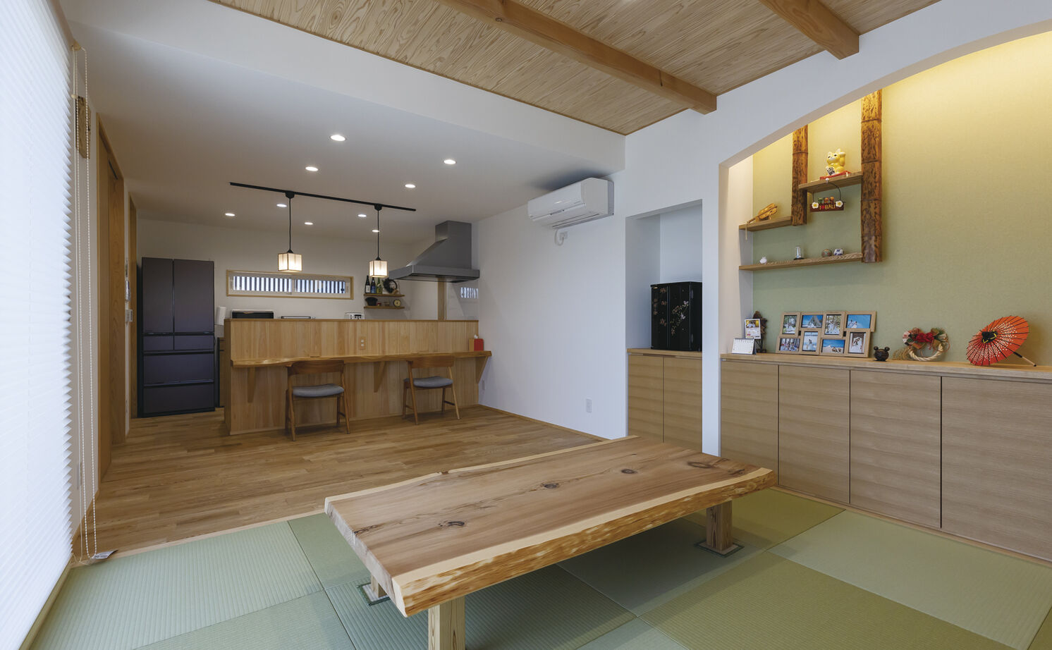 大政建築 【岐阜県/和モダン/借景/畳リビング】丸窓から桜を望む、前の家の面影を残した和の趣あふれる住まいの建築実例画像4