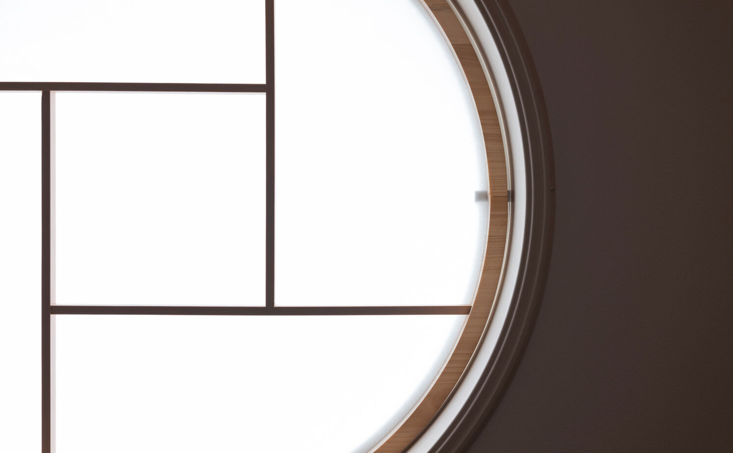 大政建築 【岐阜県/和モダン/借景/畳リビング】丸窓から桜を望む、前の家の面影を残した和の趣あふれる住まいの建築実例画像11