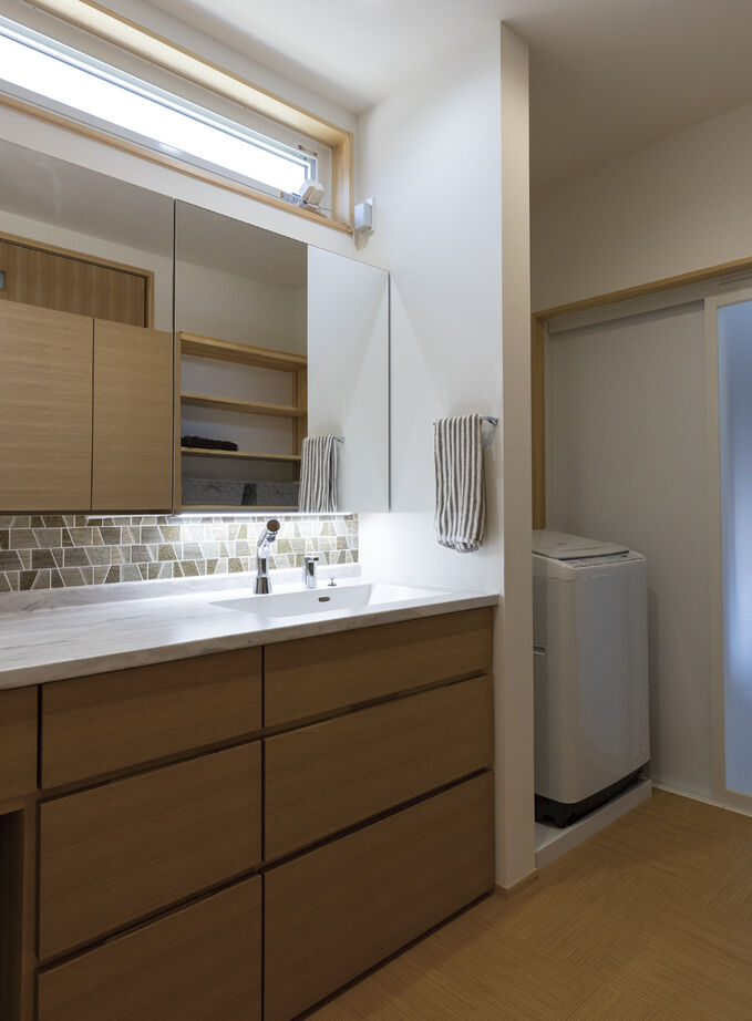 大政建築 【岐阜県/和モダン/借景/畳リビング】丸窓から桜を望む、前の家の面影を残した和の趣あふれる住まいの建築実例画像13