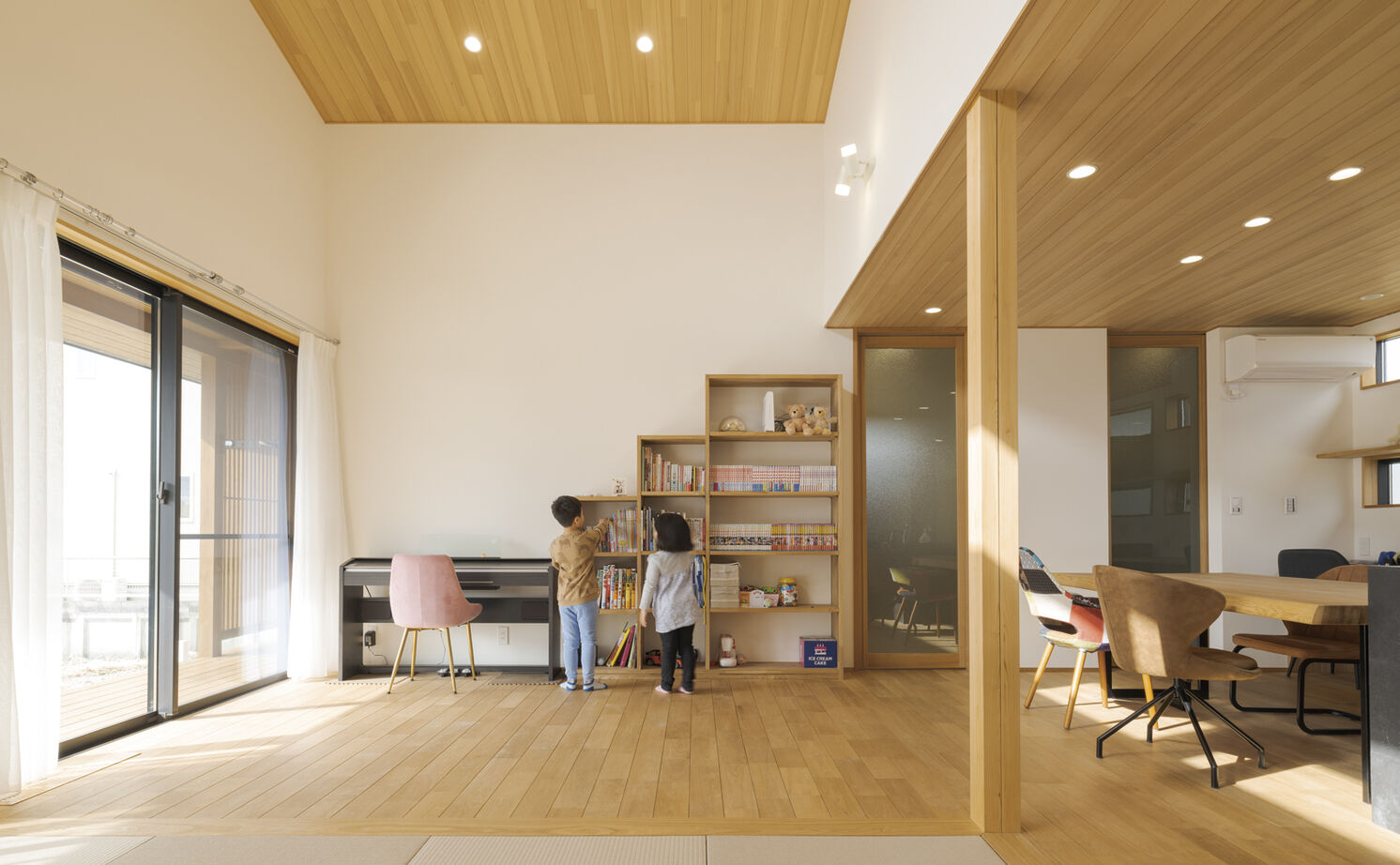 大政建築 【岐阜県/3000万円台/和モダン/間取図有】畳リビング＆勾配天井が心地よい大空間LDK。快適な家事動線も実現の建築実例画像2