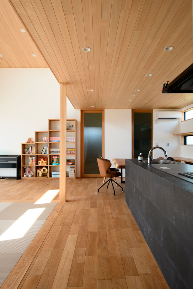 大政建築 【岐阜県/3000万円台/和モダン/間取図有】畳リビング＆勾配天井が心地よい大空間LDK。快適な家事動線も実現の建築実例画像5