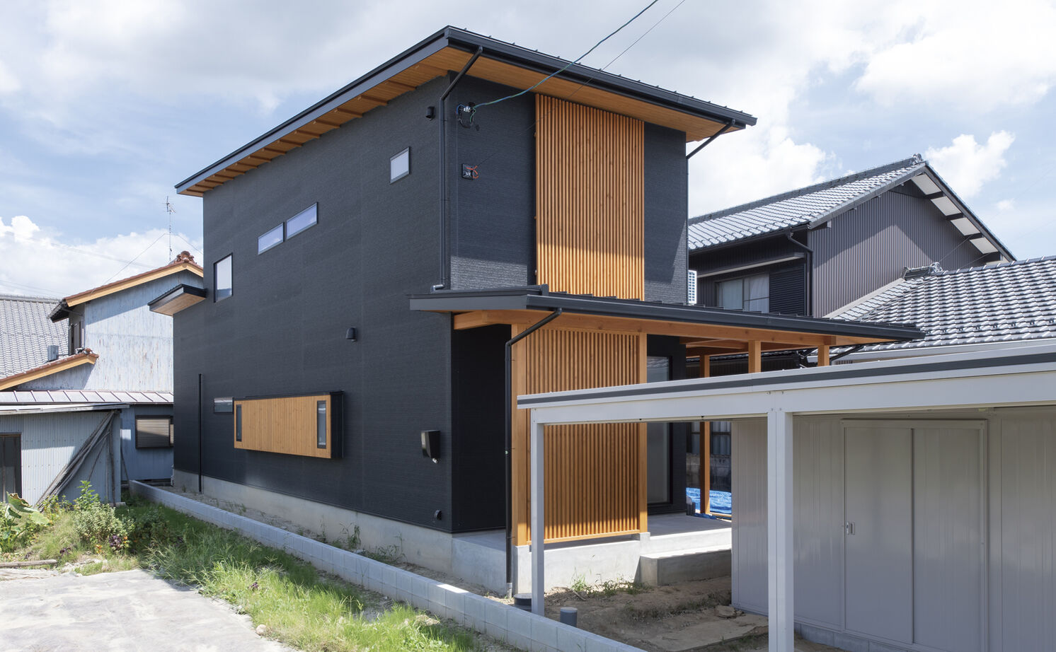 大政建築 【岐阜県/和モダン/スキップフロア】空間を立体的に活用。住宅地の細長い土地でも明るく開放的な室内を実現の建築実例画像1