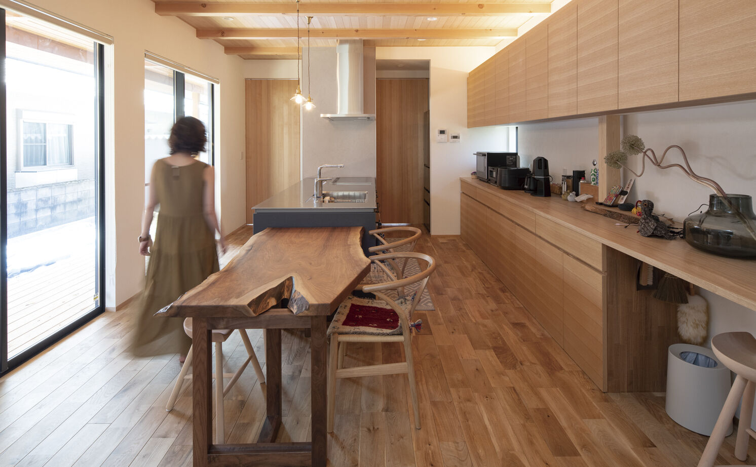 大政建築 【岐阜県/和モダン/スキップフロア】空間を立体的に活用。住宅地の細長い土地でも明るく開放的な室内を実現の建築実例画像3