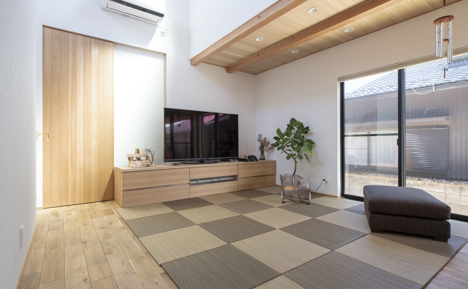 大政建築 【岐阜県/和モダン/スキップフロア】空間を立体的に活用。住宅地の細長い土地でも明るく開放的な室内を実現の建築実例画像4