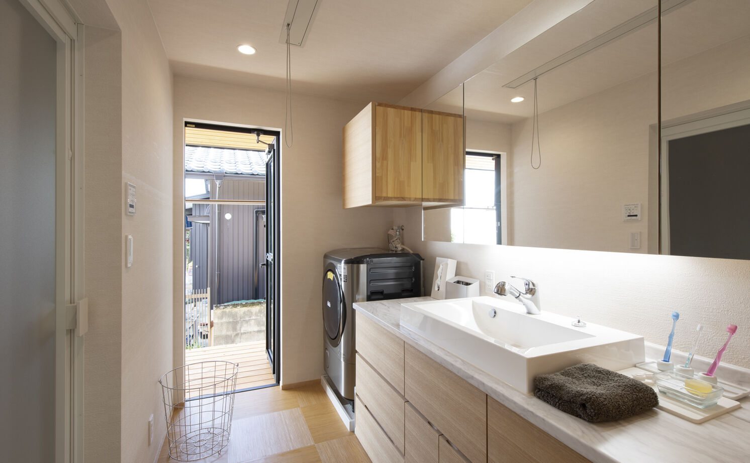 大政建築 【岐阜県/和モダン/スキップフロア】空間を立体的に活用。住宅地の細長い土地でも明るく開放的な室内を実現の建築実例画像8