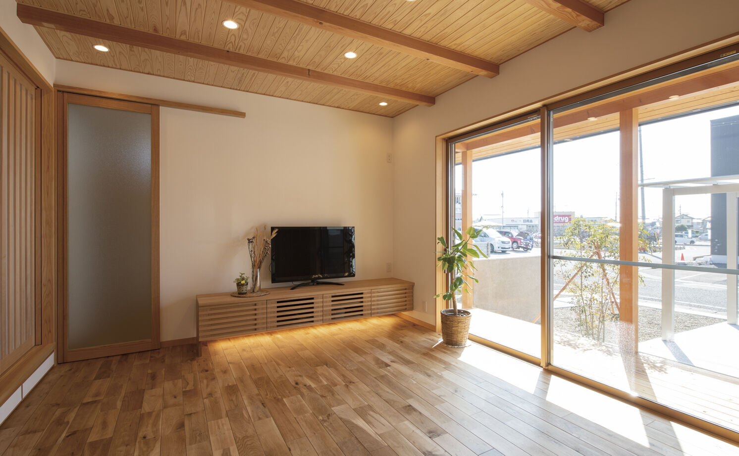 大政建築 【岐阜県/和モダン/造作家具/間取図有】家具や建具も自分たちでデザイン。「木」が引き立つ和モダンな家の建築実例画像3