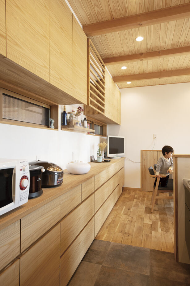 大政建築 【岐阜県/和モダン/造作家具/間取図有】家具や建具も自分たちでデザイン。「木」が引き立つ和モダンな家の建築実例画像5