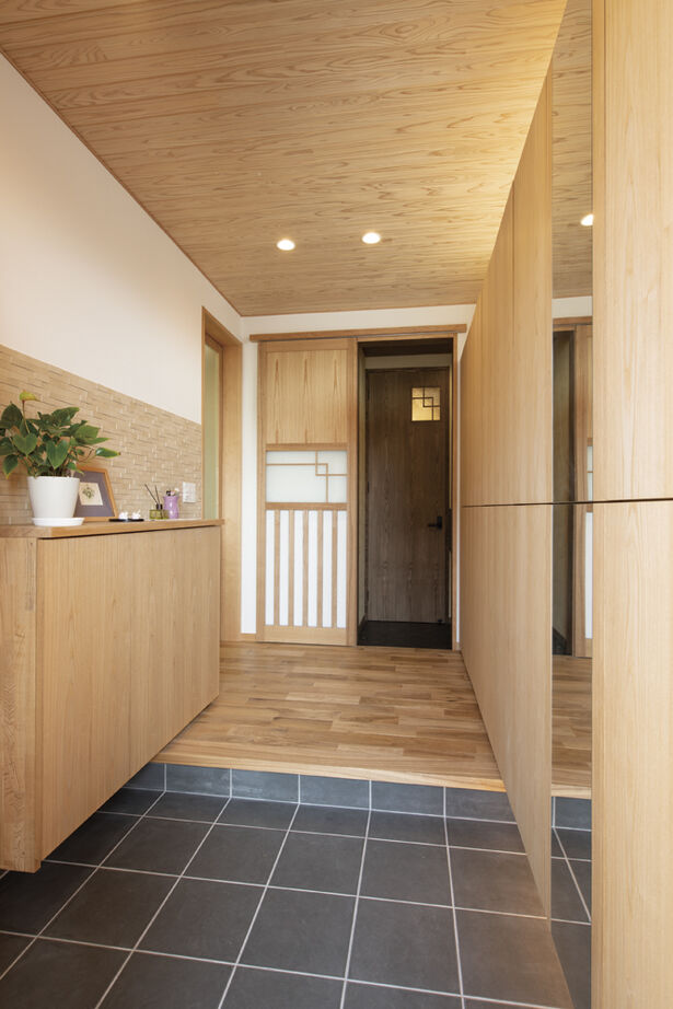 大政建築 【岐阜県/和モダン/造作家具/間取図有】家具や建具も自分たちでデザイン。「木」が引き立つ和モダンな家の建築実例画像7