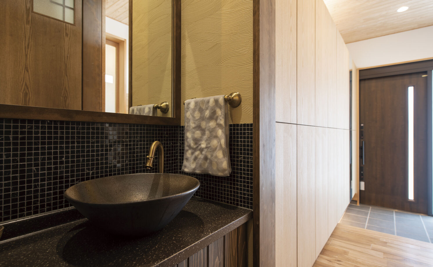 大政建築 【岐阜県/和モダン/造作家具/間取図有】家具や建具も自分たちでデザイン。「木」が引き立つ和モダンな家の建築実例画像8