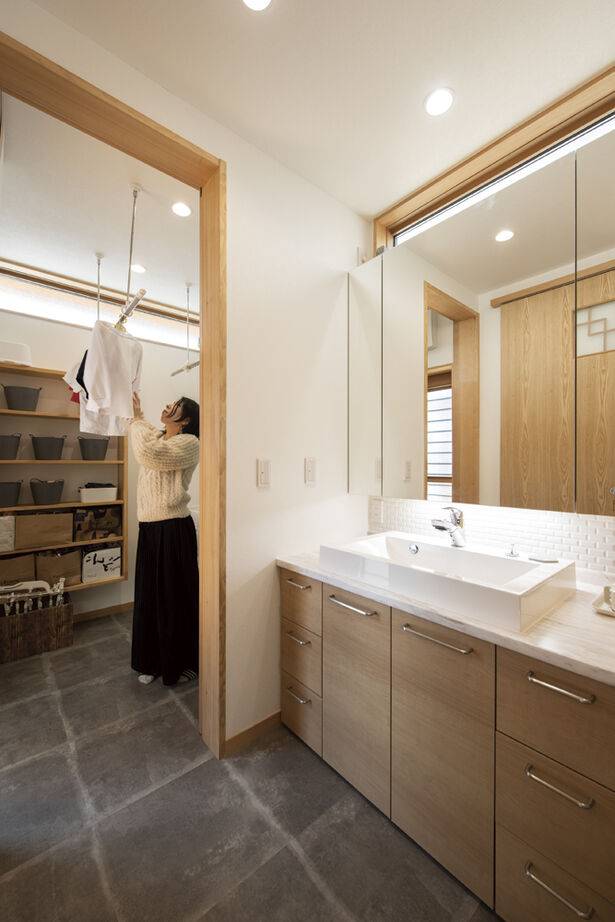 大政建築 【岐阜県/和モダン/造作家具/間取図有】家具や建具も自分たちでデザイン。「木」が引き立つ和モダンな家の建築実例画像10