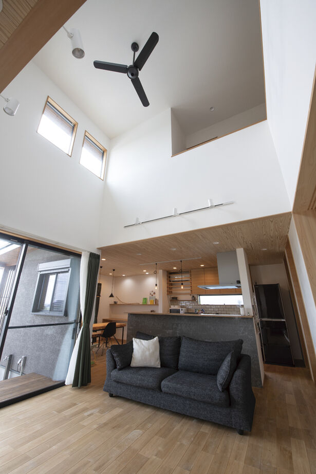 大政建築 【三重県/2000万円台/和モダン/間取図有】吹抜けリビングが開放的な、無垢材と漆喰に囲まれた心地よい家の建築実例画像3