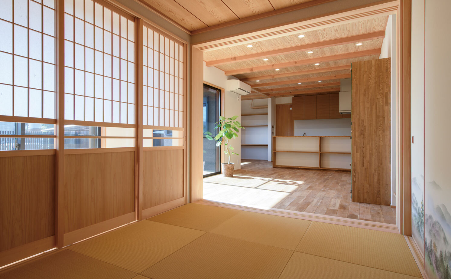 大政建築 【岐阜県/2000万円台/和モダン/間取図有】軒の深い縁側や格子で和を表現。「京都」をイメージした趣ある家の建築実例画像3