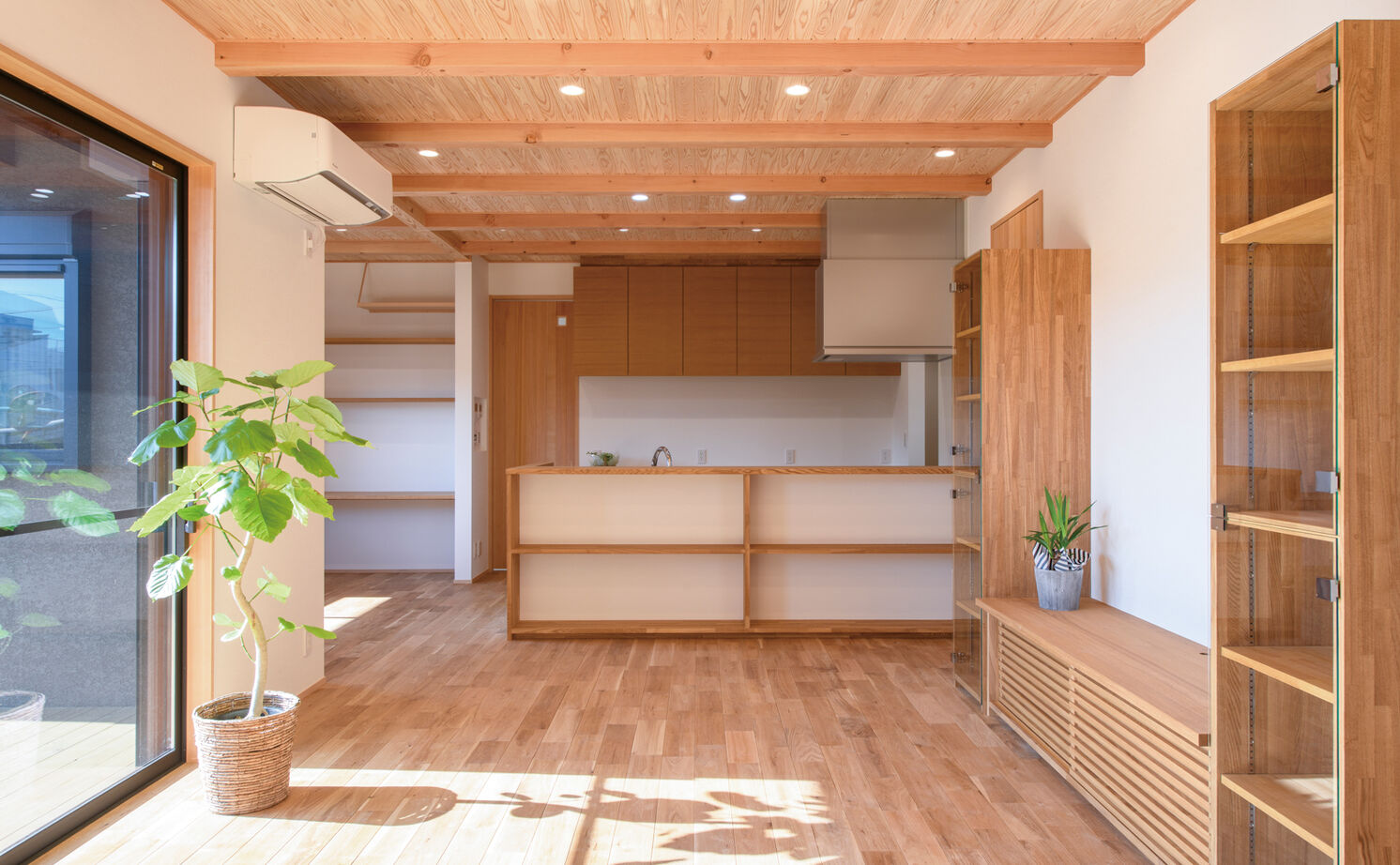 大政建築 【岐阜県/2000万円台/和モダン/間取図有】軒の深い縁側や格子で和を表現。「京都」をイメージした趣ある家の建築実例画像4