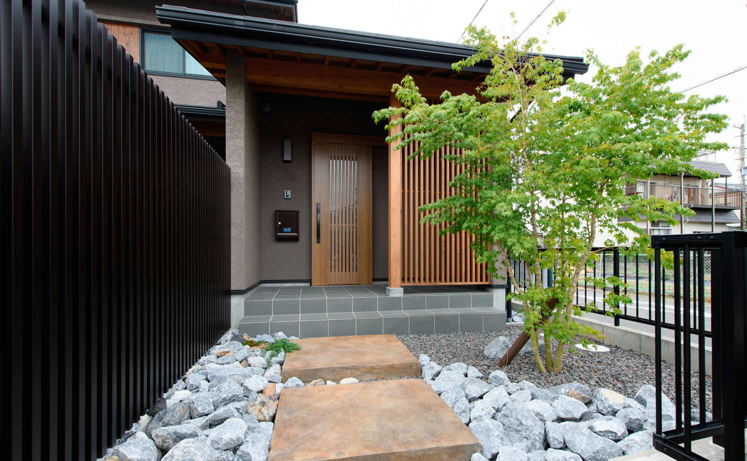 大政建築 【岐阜県/2000万円台/和モダン/間取図有】軒の深い縁側や格子で和を表現。「京都」をイメージした趣ある家の建築実例画像5