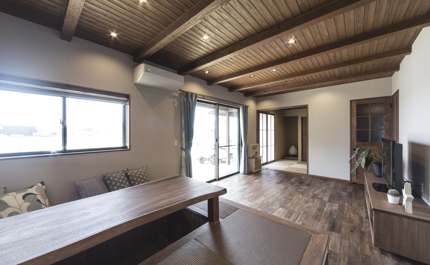 大政建築 【岐阜県/2000万円台/和モダン/間取図有】素材感豊かな造作家具が馴染む、古民家のような趣ある住まいの建築実例画像3