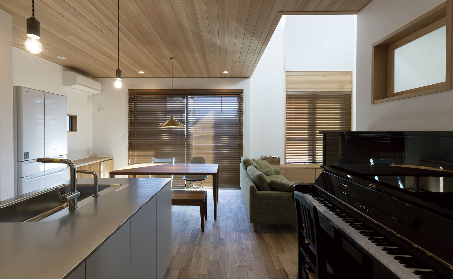 大政建築 【岐阜県/ナチュラルモダン/自然素材/間取図有】面積以上に広がりを感じる、開放感と素材感を楽しむ住まいの建築実例画像1