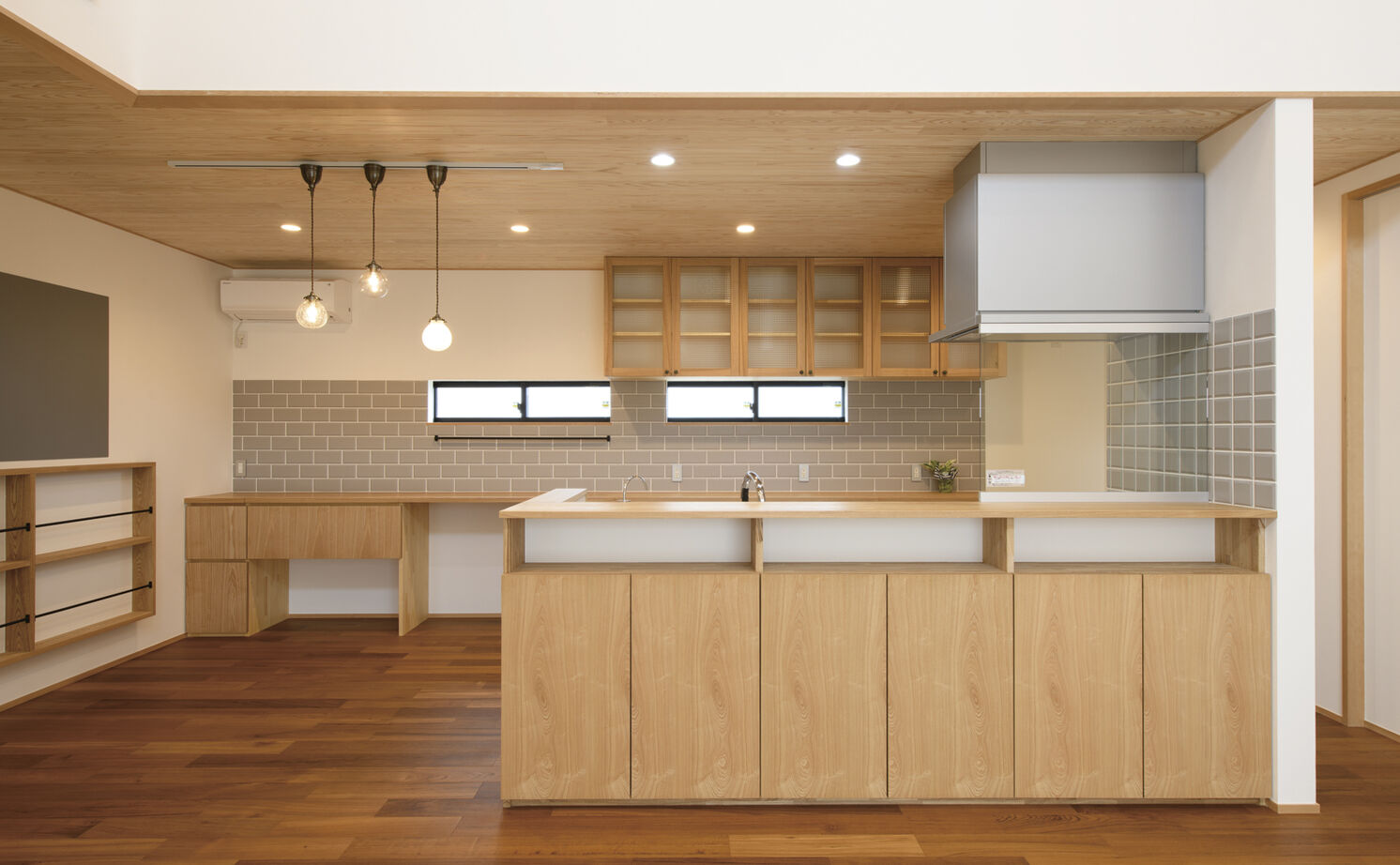 大政建築 【岐阜県/2000万円台/ガレージ/間取図有】勾配天井の開放的なリビングが心地よい、ガレージ一体型の住まいの建築実例画像4