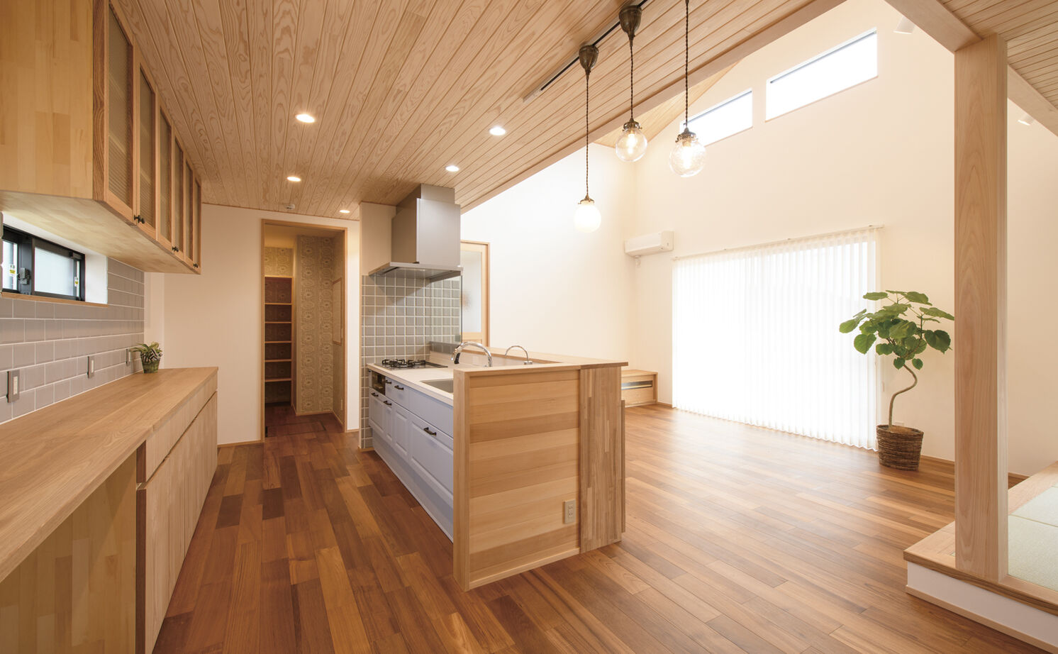 大政建築 【岐阜県/2000万円台/ガレージ/間取図有】勾配天井の開放的なリビングが心地よい、ガレージ一体型の住まいの建築実例画像7