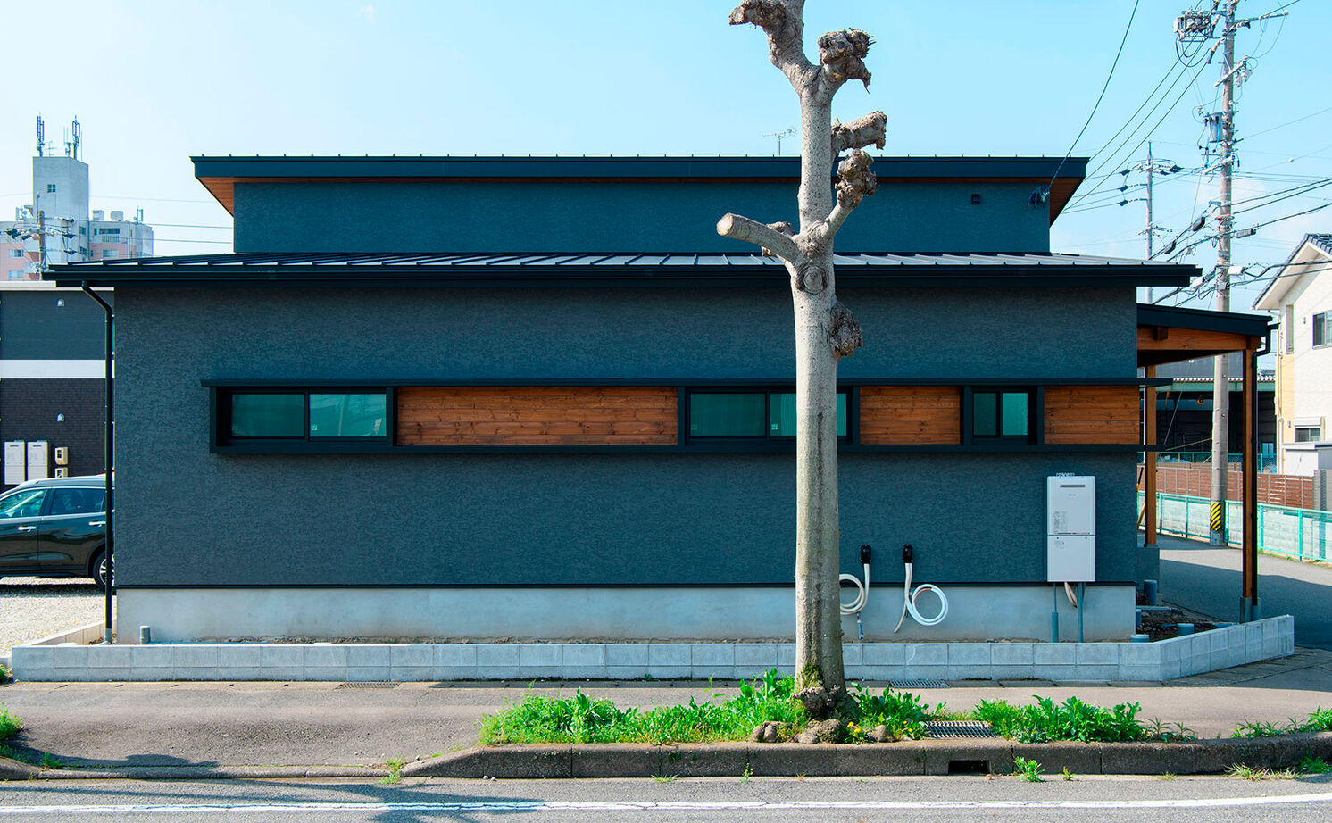 大政建築 【岐阜市｜平屋のガレージハウス】勾配天井のリビングは開放感たっぷり。家事ラク間取りの和モダンな平屋の建築実例画像7