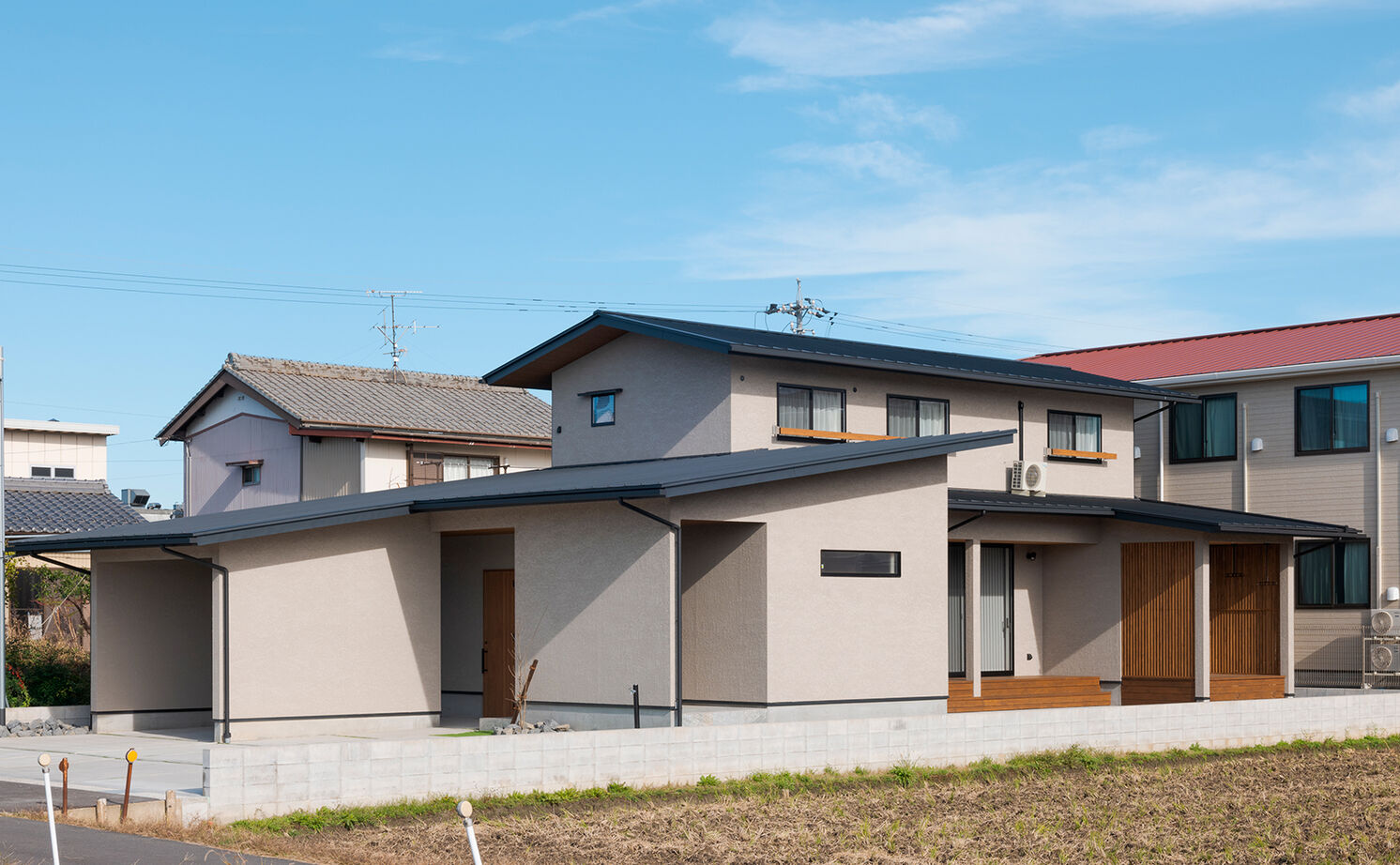 大政建築 【羽島郡｜ガレージハウス】間取りの中心はオシャレなＬＤＫ。レッドシダーを効かせた和モダンな家の建築実例画像3