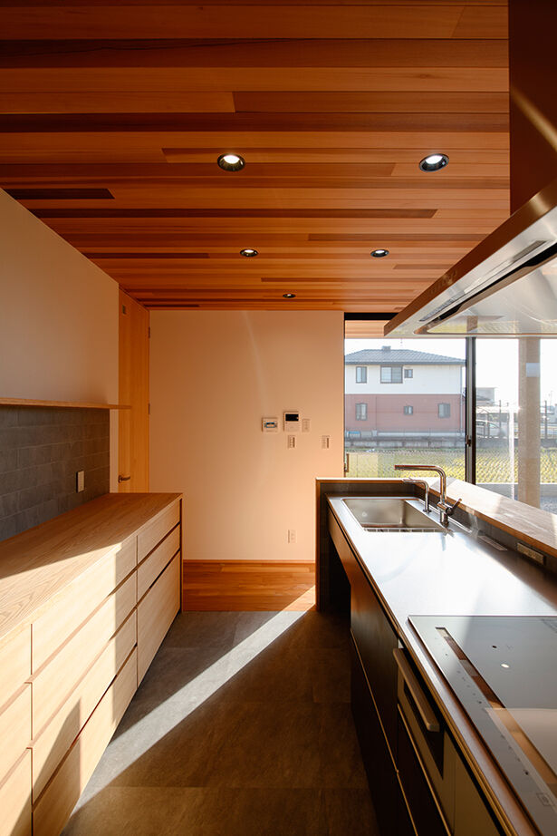 大政建築 【羽島郡｜ガレージハウス】間取りの中心はオシャレなＬＤＫ。レッドシダーを効かせた和モダンな家の建築実例画像5